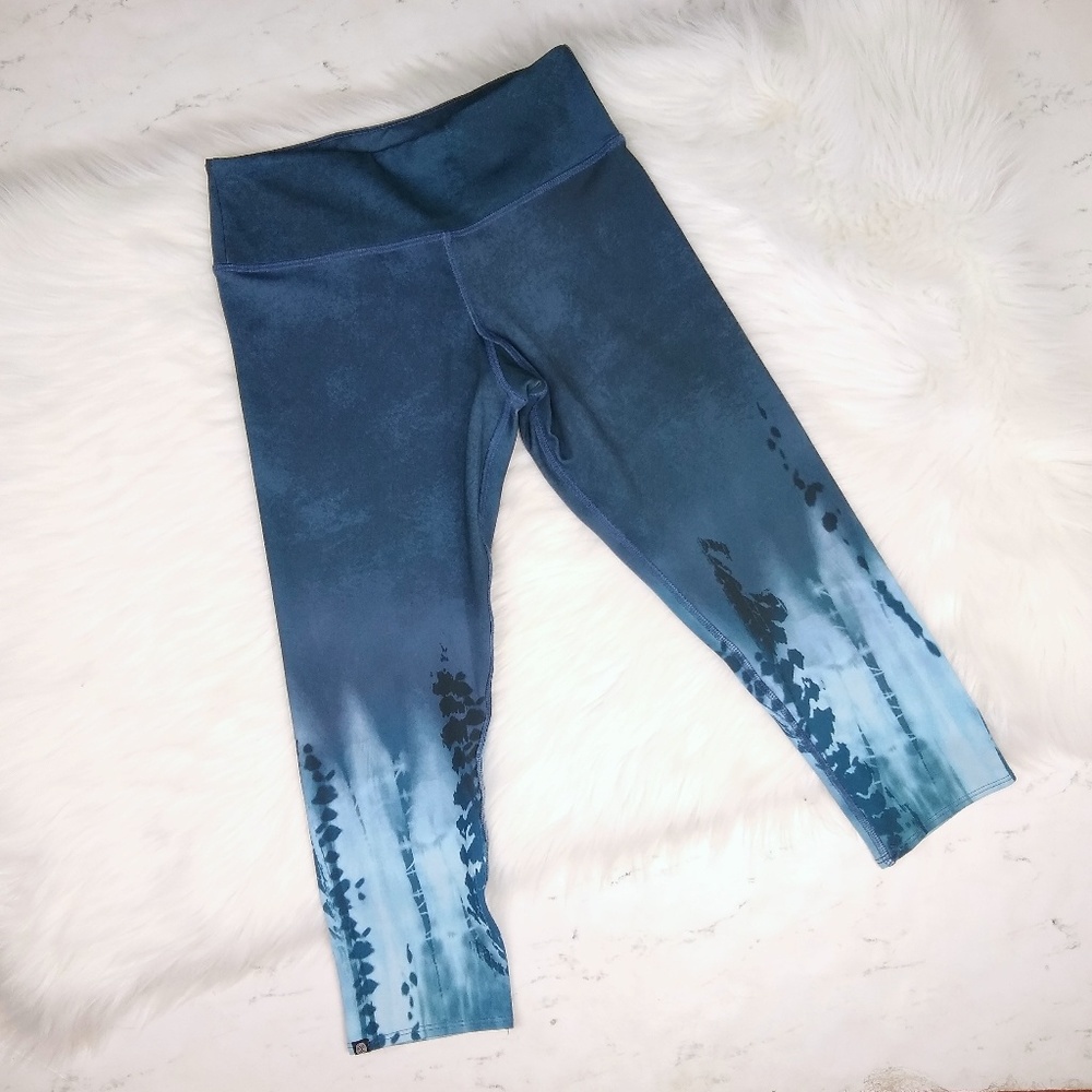 Like NEW Onzie Pebble Tie Dye Graphic Yoga Capri